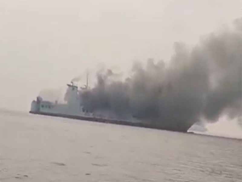 Breaking News! Kapal Feri Terbakar di Perairan Merak, Penumpang Dievakuasi