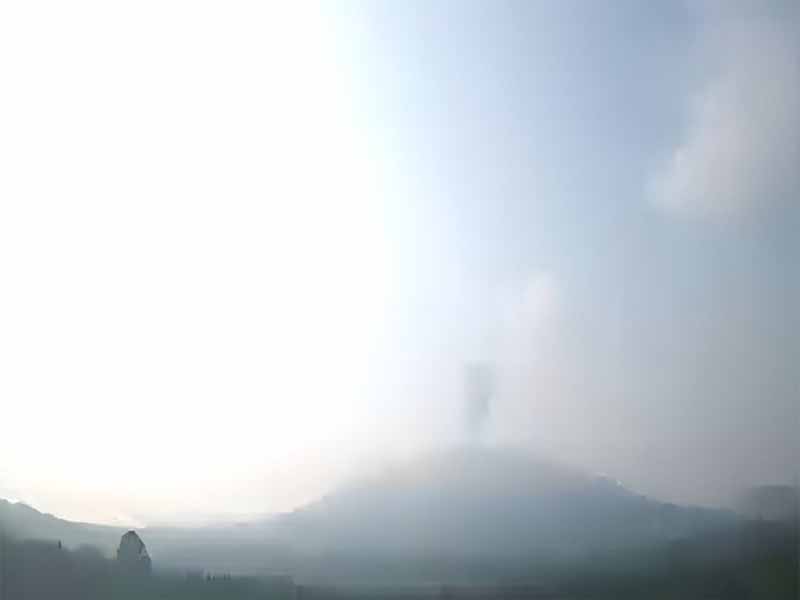 Gunung Ibu Erupsi Pagi Ini, Kolom Abu Membubung 500 Meter
