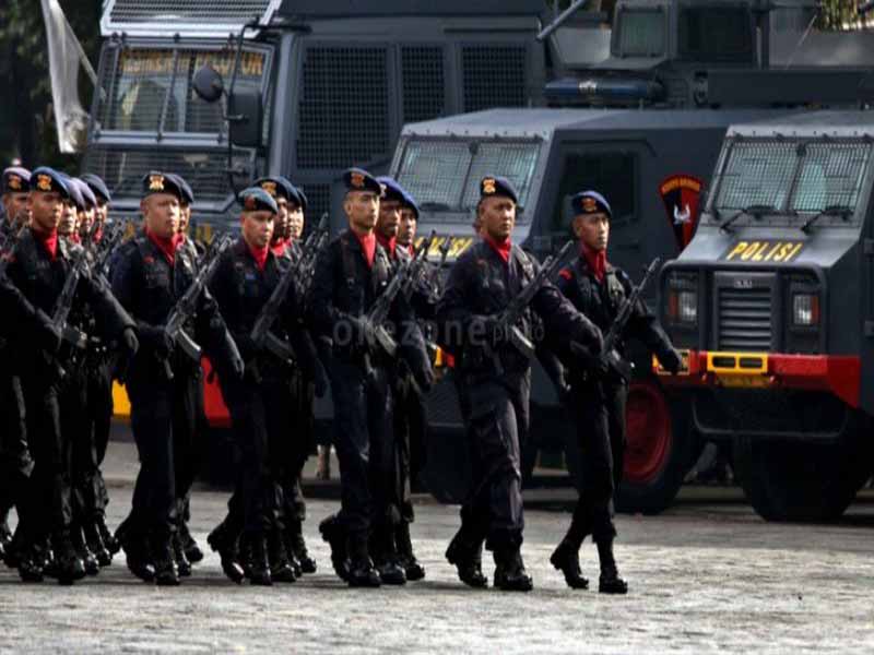 Polri Kerahkan Brimob Bersenjata Lengkap Gerebek Sarang Narkoba di Kampung Ambon dan Boncos
