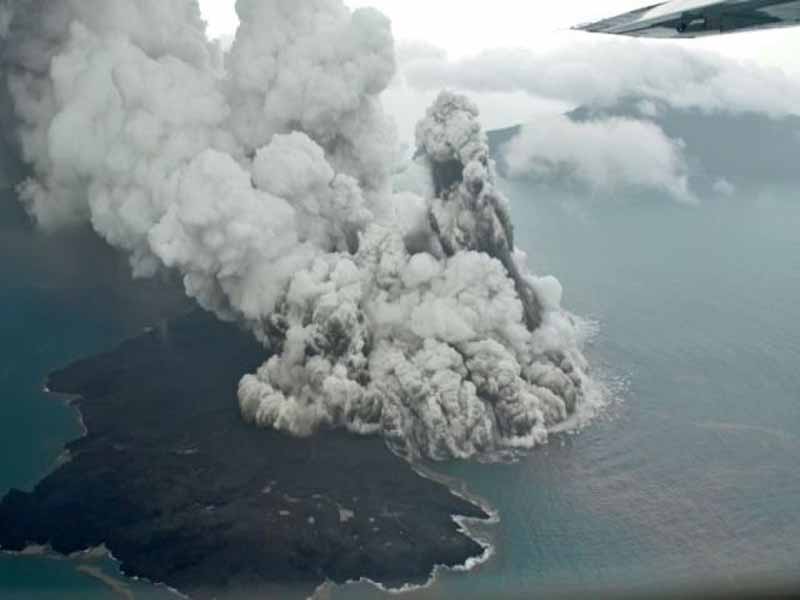 Gunung Anak Krakatau 3 Kali Erupsi Pagi Ini, Waspada Lontaran Batu Pijar dan Hujan Abu Vulkanik