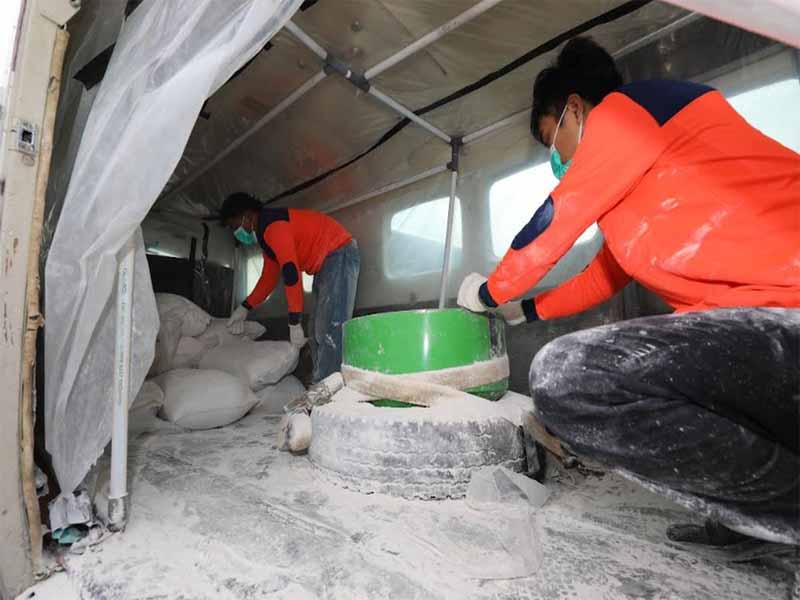 Atasi Karhutla di Jatim, BNPB Tebar 1 Ton Garam lewat Operasi Modifikasi Cuaca